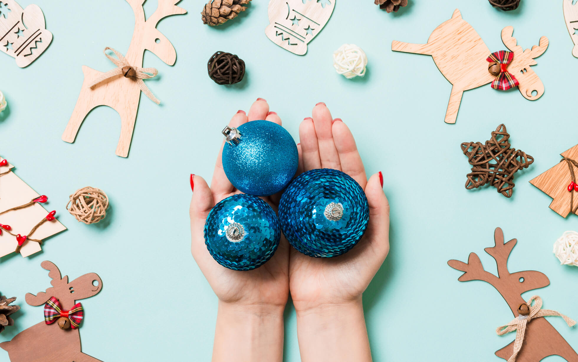 Cómo decorar las bolas de Navidad de poliespan?