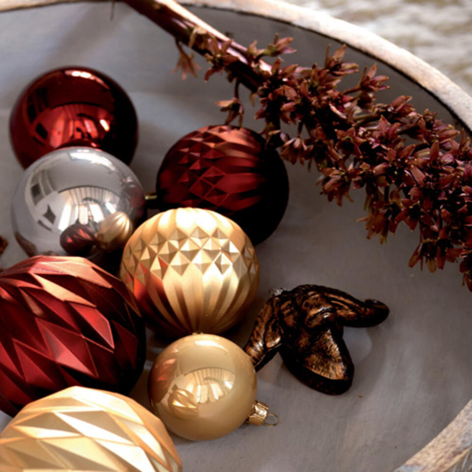 bolas de Navidad oro y marrón