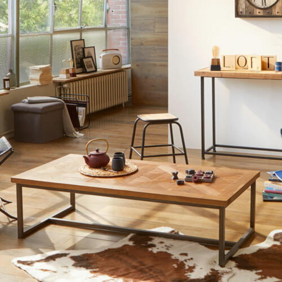 mesa de centro de madera y metal negro