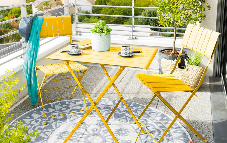 mesa y silla de exterior para balcón
