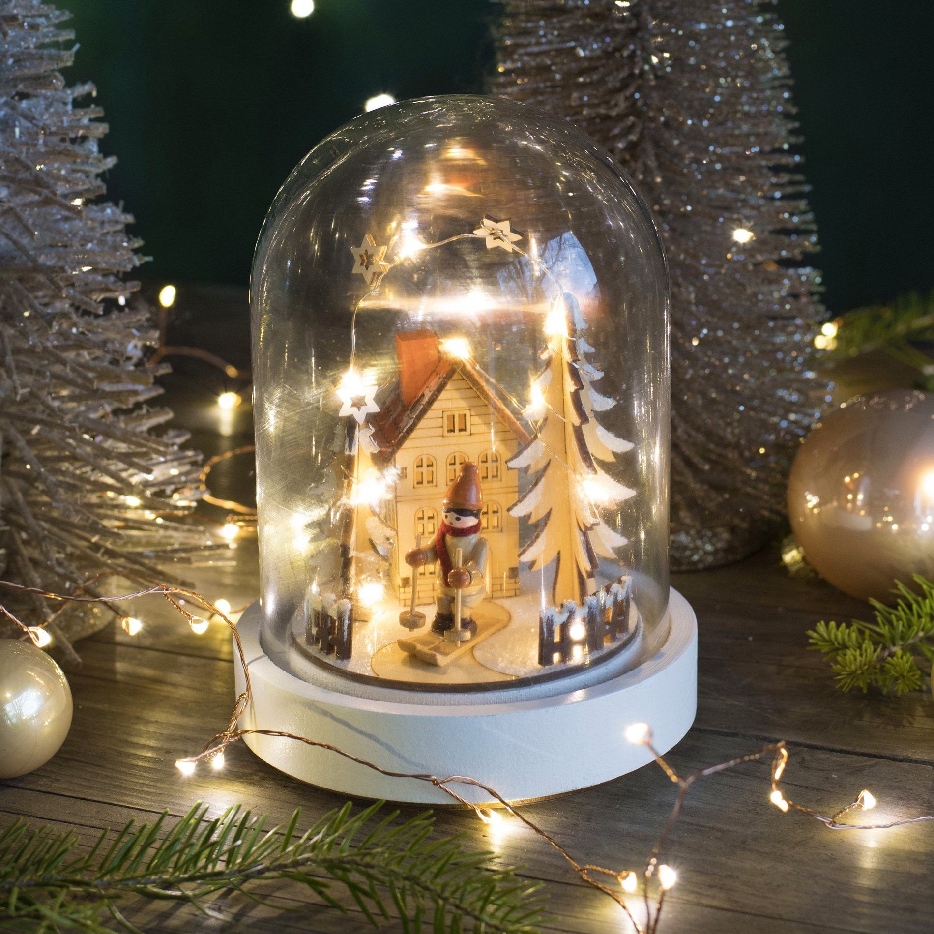 Campana de cristal con luces y Esquí a pilas  1